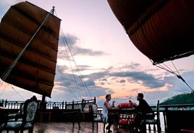 Tour Du Thuyền Ngắm Hoàng Hôn Vịnh Nha Trang Tour Du Thuyền Ngắm Hoàng Hôn Vịnh Nha Trang